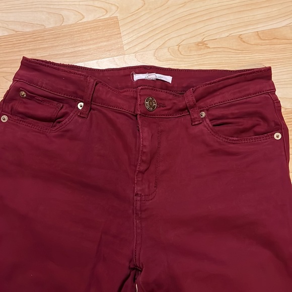 ✨Burgundy stretchy skinny jeans! ✨ - Picture 3 of 8
